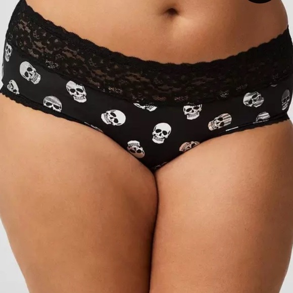 Torrid Black/White Skull Push-Up swim set women’s size 40D top , size 2 bottoms - Picture 3 of 10